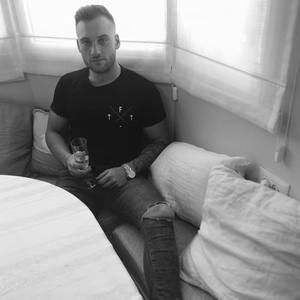 Meet your Posher, Lior